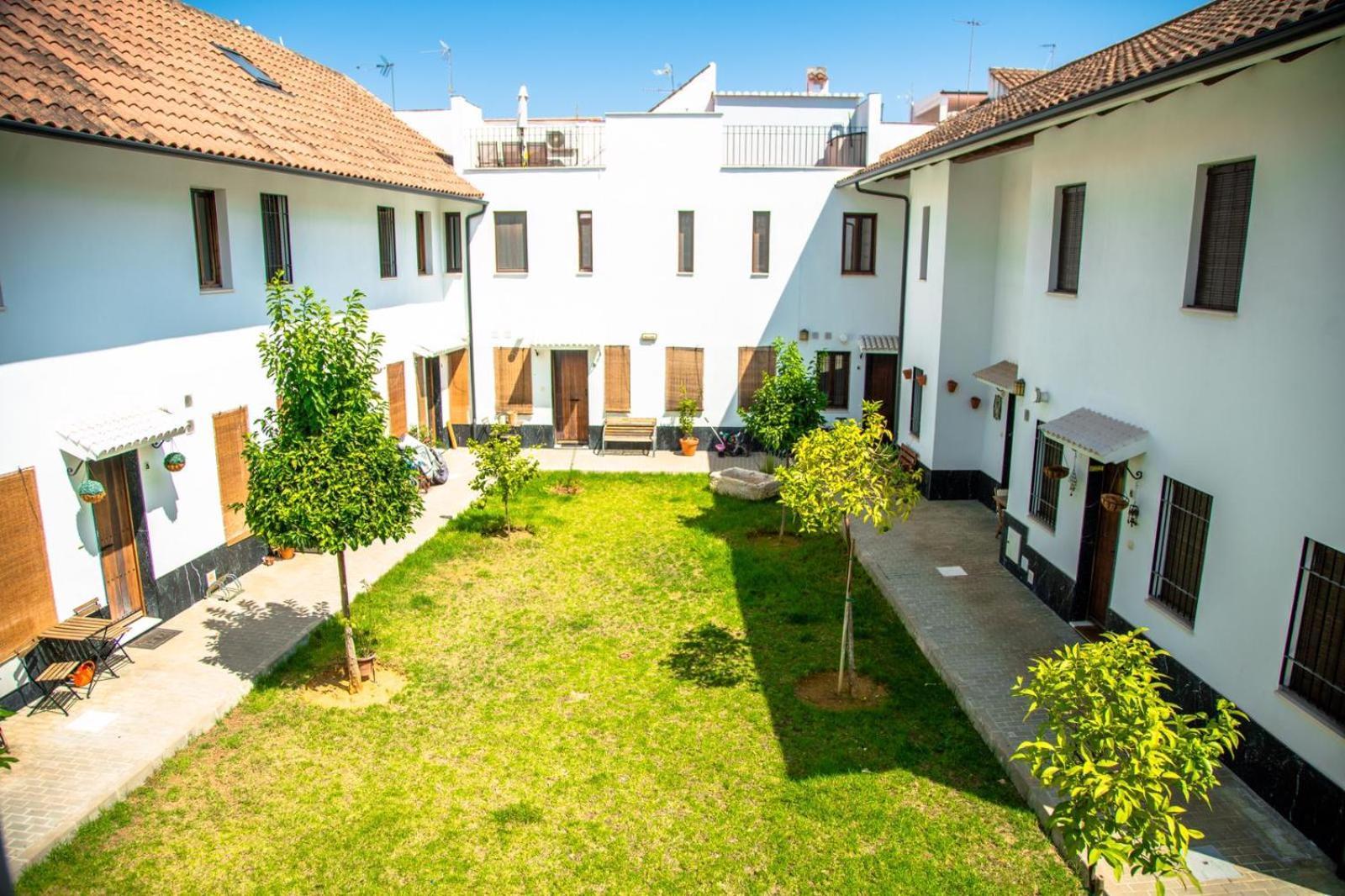Los Patios De San Lorenzo Con Parking Córdoba Exteriör bild